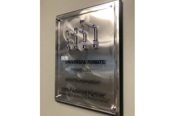 Universal Robots Presents Allied Automation with an Award For Outstanding Performance!