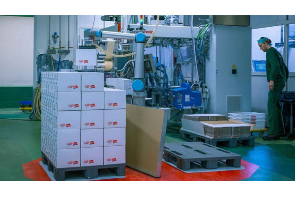 Universal Robots: Packaging and Palletizing by Collaborative Robot Arms